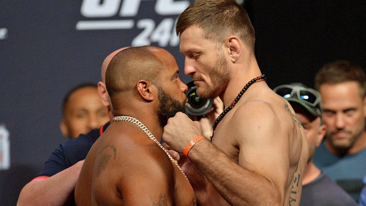 Read more about the article 🚨 Free Money Alert 🚨 Daniel Cormier Is Getting His Ass Beat Tonight